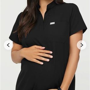 Figs Women’s Kitale Maternity Scrub Top Black